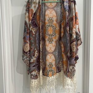 Elegant Paisley Patterned Shawl with Fringe
